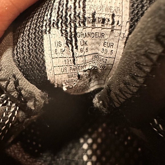 Woman’s Chaco 8.5 tennis shoes - Picture 3 of 5